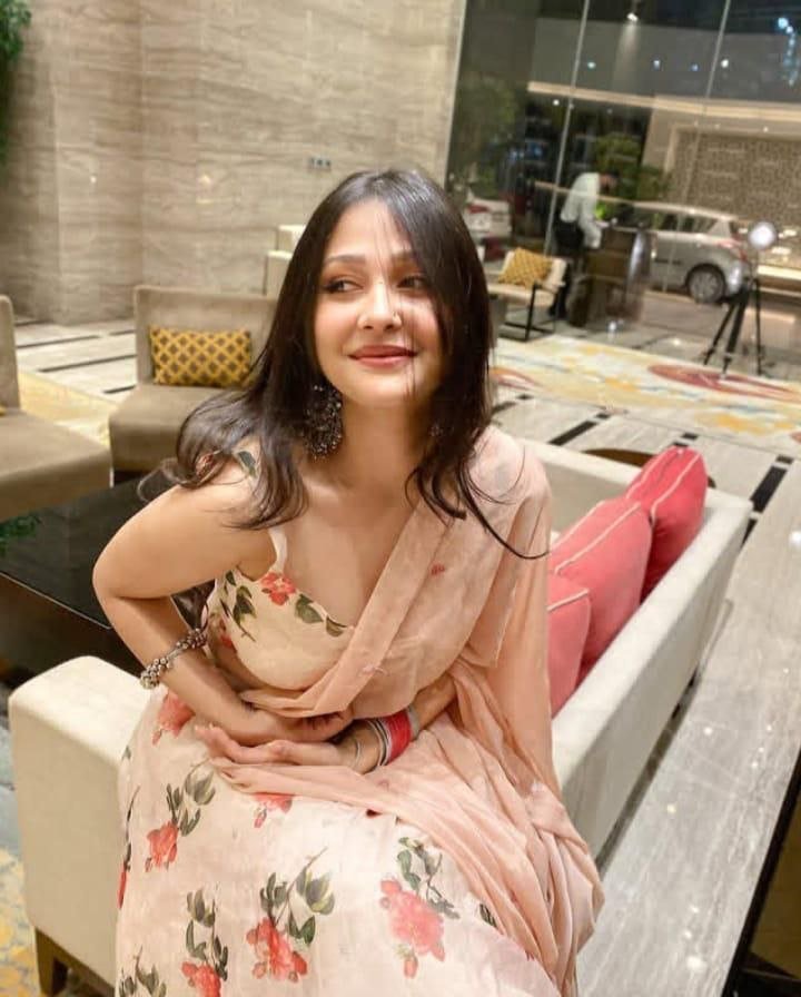Central Delhi best GENUINE CALL GIRLS ESCORTS HOME AND HOTEL SERVICE photo 2