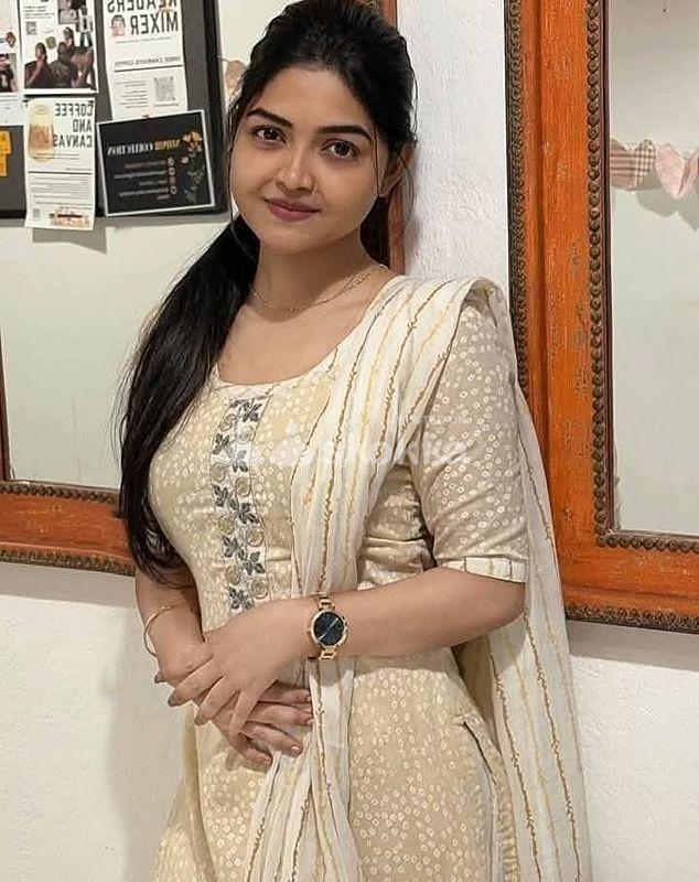 Lokhandwala myself Kavya today low price available 100% full safe kll photo 2