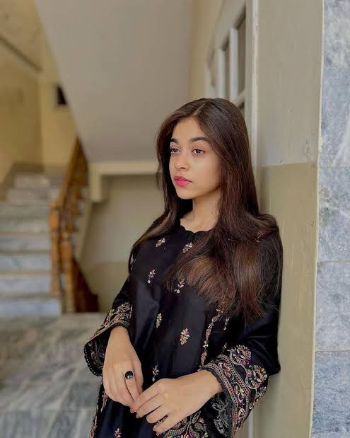 LOW PRICE UNLIMITED SHOTS AND ALL TYPES SEX ALLOWED HIGH Vadodara photo 4