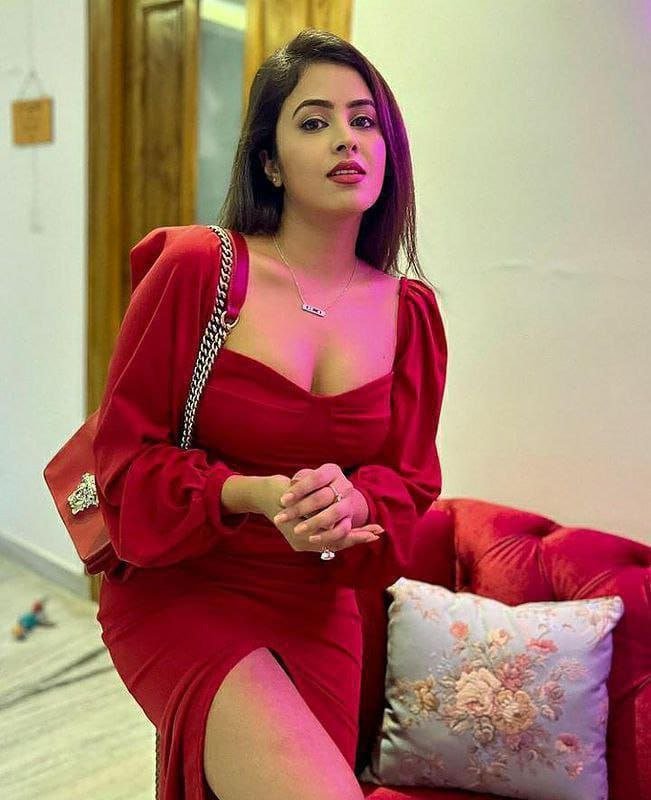 Malyali hot collge girl aunty availabl 2k shot 5k night unlimited shot photo 2