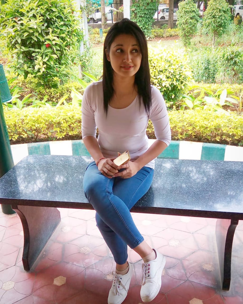 Colaba full Sex service available today book and enjoy the service  in Colaba 