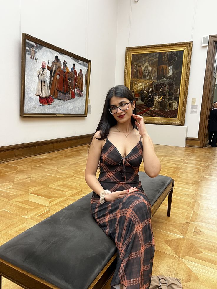 Priya low price 💯 safe and secure hom hotel available now photo 2