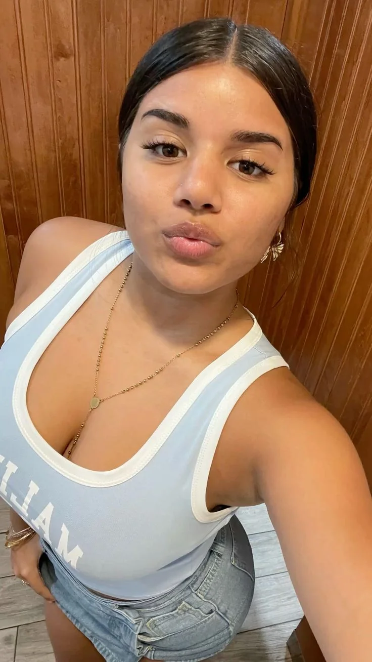 ✔️call girls service VIP college girl and housewife available in photo 2